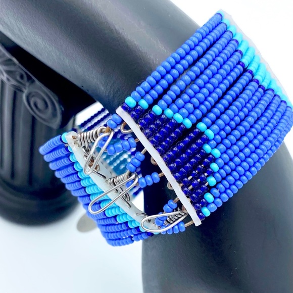 Artisan Handcrafted Blue Seed Bead Silver Tone Dangle Southwestern Wire Bracelet - Picture 4 of 11